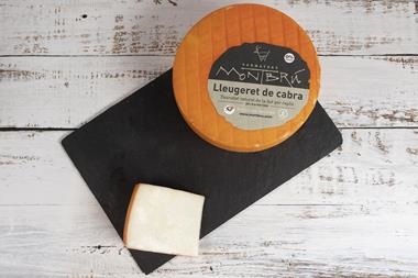 Lleugeret de cabra Montbrú | formatges-1014